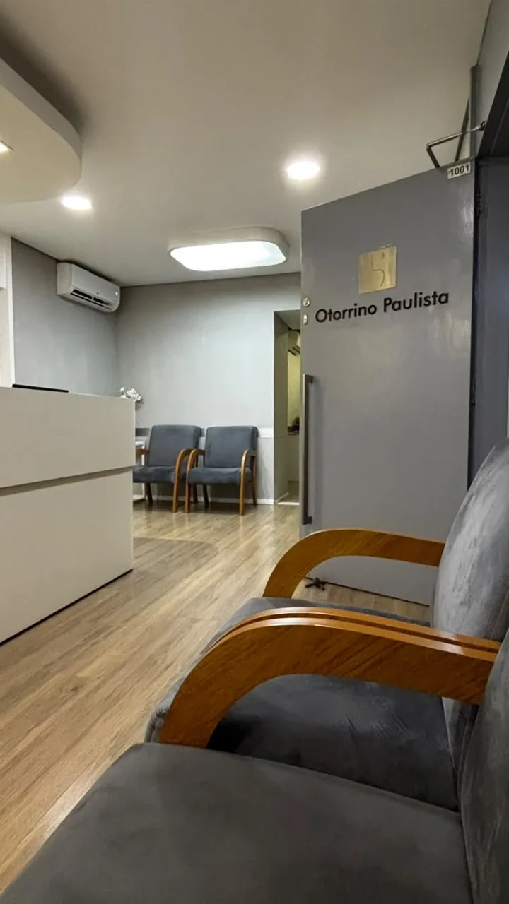 Sala de espera e entrada da clínica, conjunto 1001